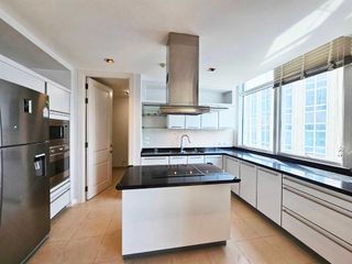 For rent 3 Beds condo in Pathum Wan, Bangkok