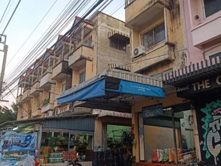 For sale 3 bed retail Space in Phra Samut Chedi, Samut Prakan