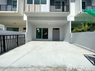 For sale 3 bed townhouse in Mueang Samut Prakan, Samut Prakan