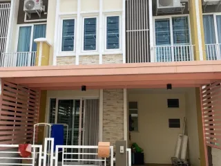 For sale 4 bed townhouse in Mueang Samut Prakan, Samut Prakan