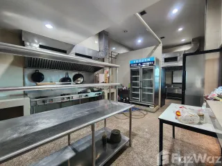 For sale 8 bed retail Space in Mueang Samut Prakan, Samut Prakan