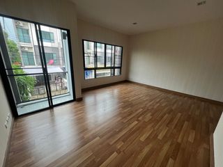 For sale 3 bed townhouse in Phra Samut Chedi, Samut Prakan