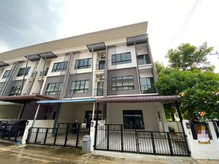 For sale 3 bed townhouse in Phra Samut Chedi, Samut Prakan