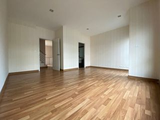 For sale 3 bed townhouse in Phra Samut Chedi, Samut Prakan