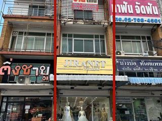 For sale 4 bed retail Space in Bang Bo, Samut Prakan