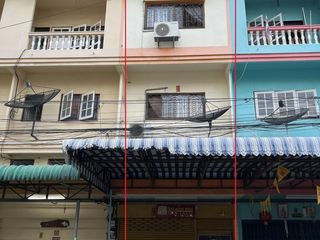 For sale 3 bed retail Space in Mueang Samut Prakan, Samut Prakan