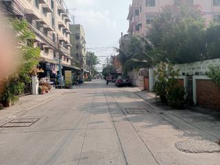 For sale 24 bed retail Space in Mueang Samut Prakan, Samut Prakan