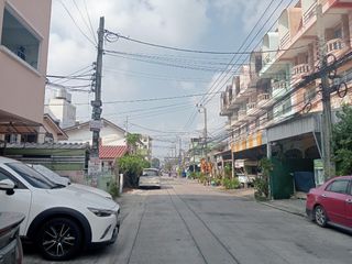 For sale 24 bed retail Space in Mueang Samut Prakan, Samut Prakan