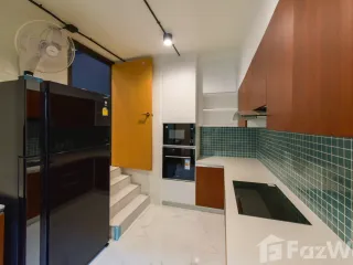 For rent 6 bed townhouse in Mueang Samut Prakan, Samut Prakan