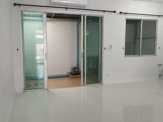 For rent 3 bed townhouse in Mueang Samut Prakan, Samut Prakan