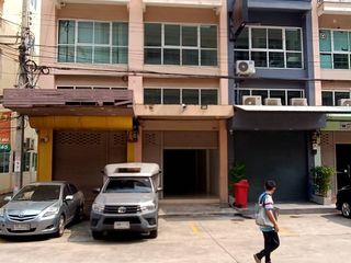 For sale 3 bed retail Space in Phra Pradaeng, Samut Prakan