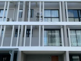 For rent 4 bed townhouse in Mueang Samut Prakan, Samut Prakan