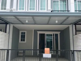 For rent 4 bed townhouse in Mueang Samut Prakan, Samut Prakan