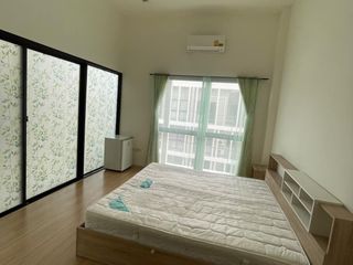 For rent 4 bed townhouse in Mueang Samut Prakan, Samut Prakan
