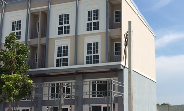 For sale 2 bed retail Space in Bang Sao Thong, Samut Prakan