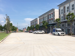 For sale 2 bed retail Space in Bang Sao Thong, Samut Prakan