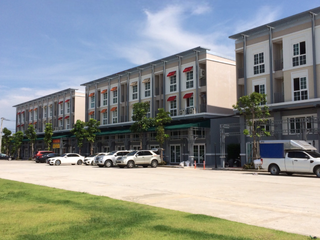 For sale 2 bed retail Space in Bang Sao Thong, Samut Prakan