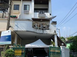 For rent 3 bed townhouse in Mueang Samut Prakan, Samut Prakan
