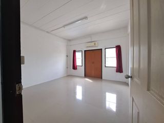 For rent 4 bed townhouse in Mueang Samut Prakan, Samut Prakan
