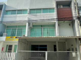 For rent 4 bed townhouse in Bang Sao Thong, Samut Prakan