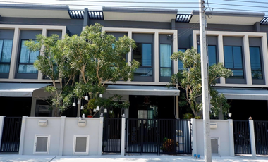 For rent 3 bed townhouse in Bang Phli, Samut Prakan