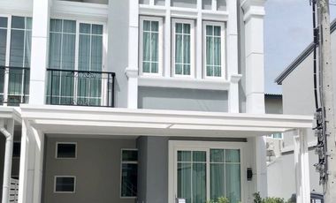 For rent 3 bed townhouse in Mueang Samut Prakan, Samut Prakan