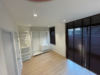 For rent 4 bed townhouse in Mueang Samut Prakan, Samut Prakan