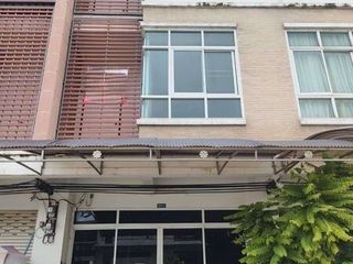 For rent 2 bed townhouse in Mueang Samut Prakan, Samut Prakan