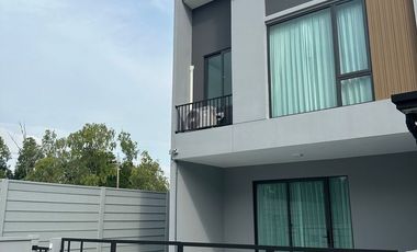 For rent 3 bed townhouse in Bang Phli, Samut Prakan
