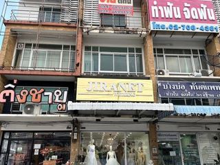 For sale retail Space in Bang Bo, Samut Prakan