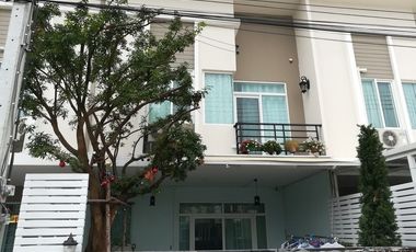 For sale 4 bed townhouse in Bang Phli, Samut Prakan