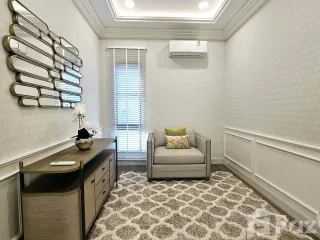 For sale 5 Beds condo in Saphan Sung, Bangkok