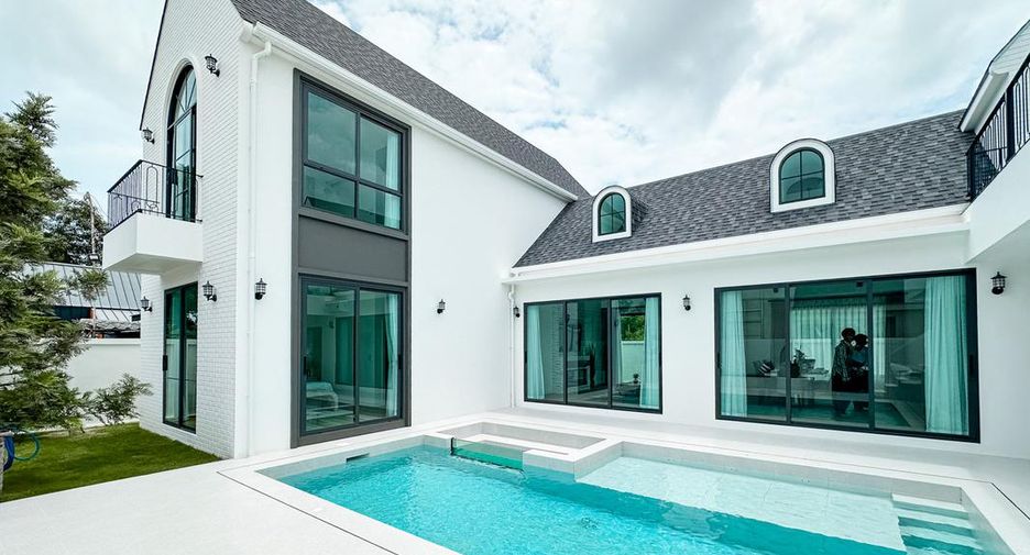 For sale 5 bedrooms house in Sattahip, Chonburi