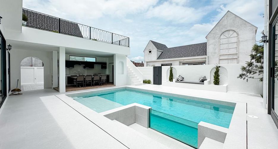 For sale 5 bedrooms house in Sattahip, Chonburi