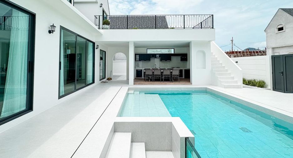 For sale 5 bedrooms house in Sattahip, Chonburi