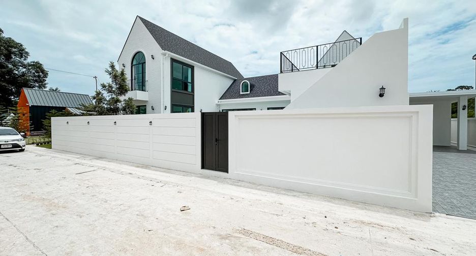 For sale 5 bedrooms house in Sattahip, Chonburi