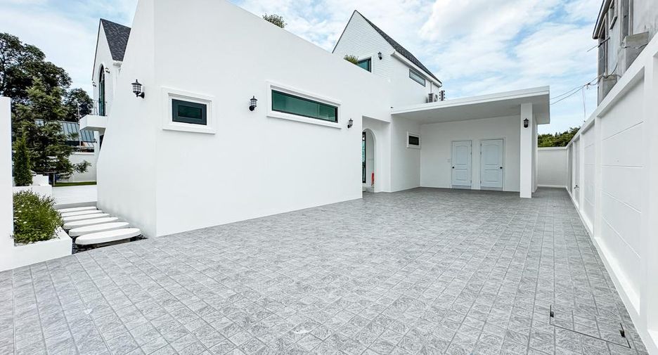 For sale 5 bedrooms house in Sattahip, Chonburi