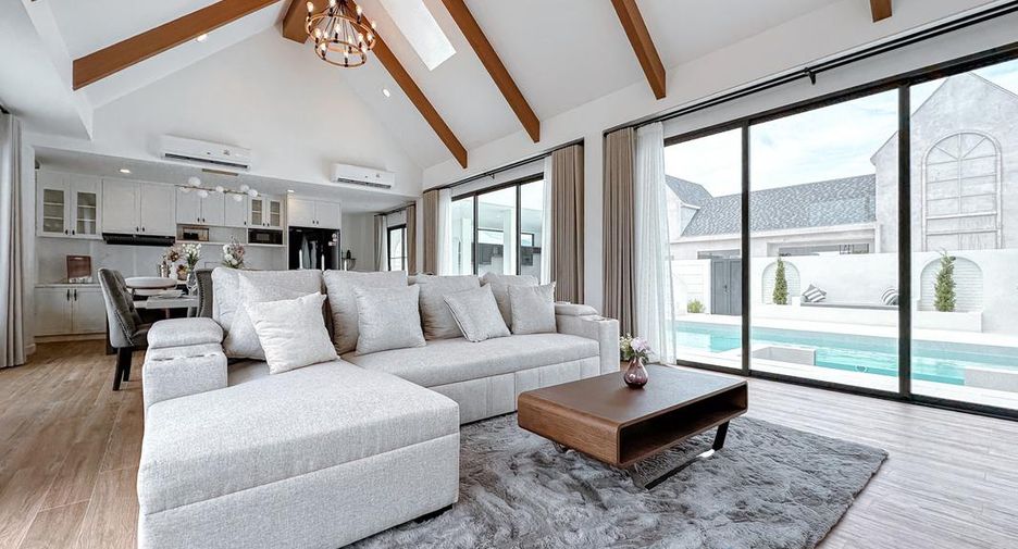 For sale 5 bedrooms house in Sattahip, Chonburi