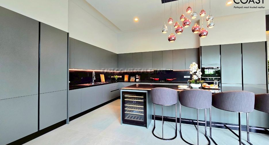 For sale 5 bedrooms house in Bang Lamung, Chonburi