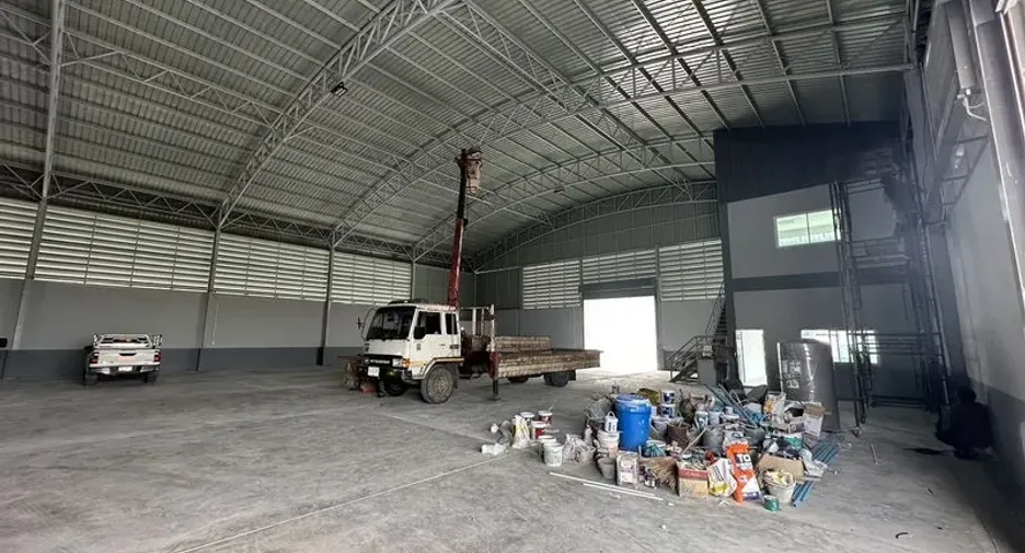 Almacén en alquiler en Lat Lum Kaeo, Pathum Thani