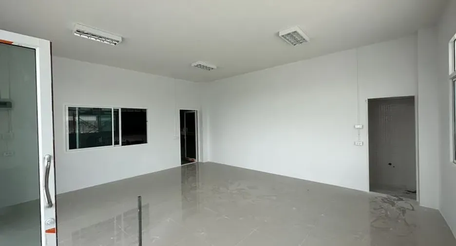 Almacén en alquiler en Lat Lum Kaeo, Pathum Thani