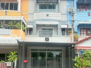 出售 5 卧室 联排别墅 在 Bang Bua Thong, Nonthaburi