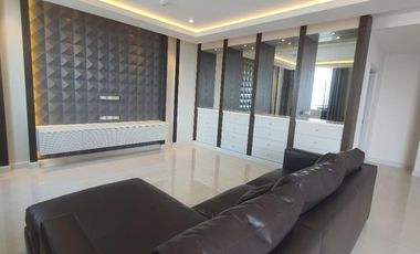 For rent 3 bed condo in Bang Kapi, Bangkok