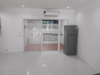 出租 3 卧室 联排别墅 在 Suan Luang, 曼谷