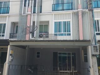 出租 3 卧室 联排别墅 在 Suan Luang, 曼谷