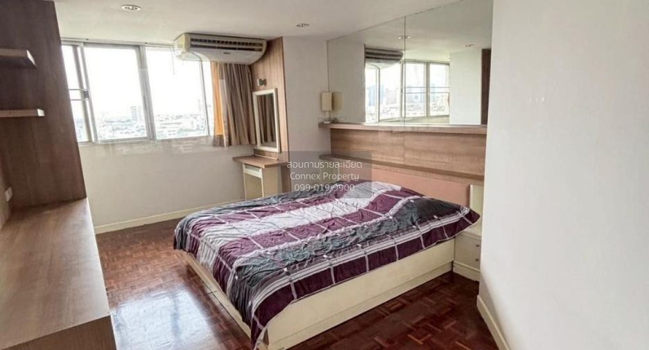 For rent 3 bedrooms condo in Watthana, Bangkok