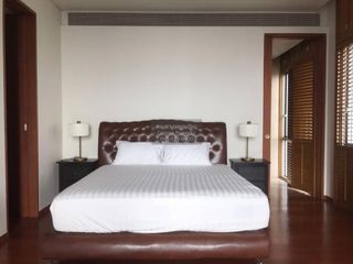 For rent 3 bedrooms condo in Sathon, Bangkok