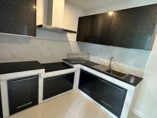 Haus zur Miete mit 4 Zimmer in Saphan Sung, Bangkok