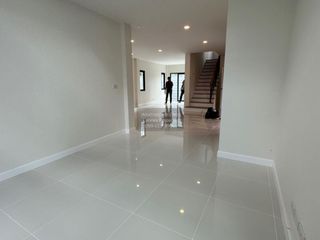 Haus zur Miete mit 4 Zimmer in Saphan Sung, Bangkok