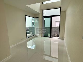 Haus zur Miete mit 4 Zimmer in Saphan Sung, Bangkok